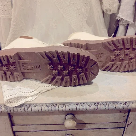 Boots - Picture 7 of 9